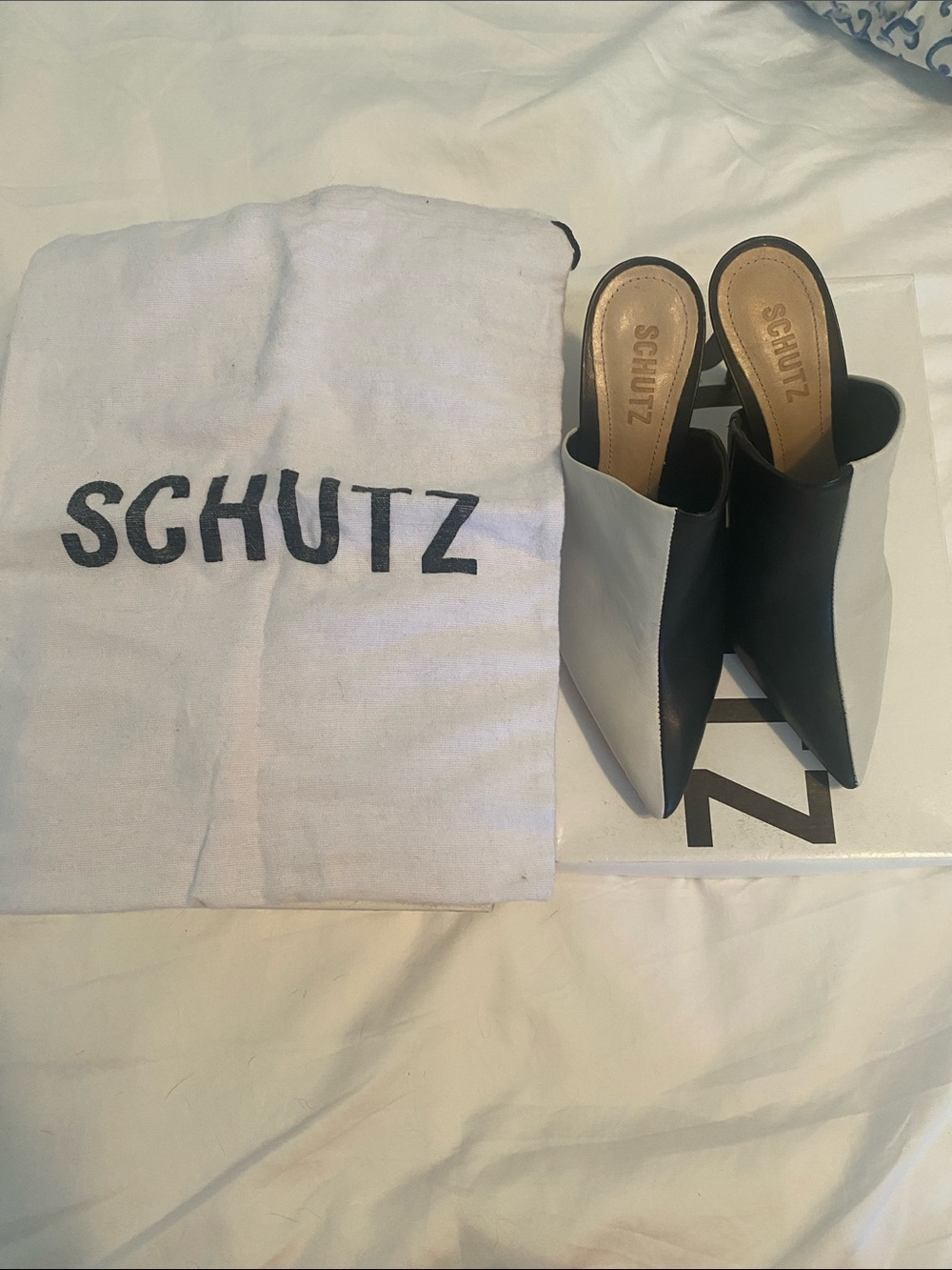 SZ 6 SCHUTZ Black and White Pointed-Toe Two-Tone Mules NIB